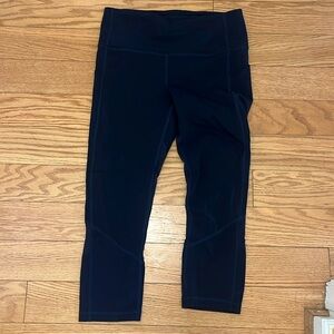 Lululemon navy workout Capri leggings